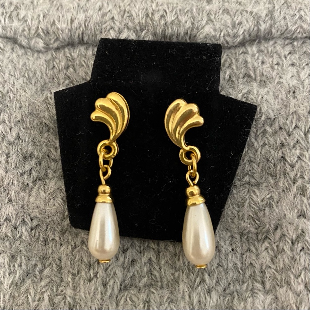 Vintage pearl earrings
